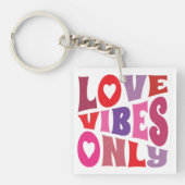 ラブビーブオンリーレッドピンクカップル写真タイポグラフィ キーホルダー (正面)