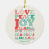 ラブピースジョイキスカラータイポグラフィクリスマス セラミックオーナメント (正面)