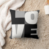 ラブホワイトとブラッククリーンカットレターアートデザイン クッション (ブランケット)