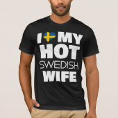 ラブマイホットスウェーデンの妻結婚した喫煙ホットスウェード Tシャツ (正面)