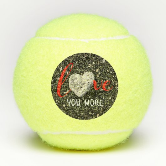 ラブユーモアハワイコーラルハートブラックサンドビーチ テニスボール (正面)