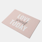 ラブユー前向きズトゥデイパステルピンク引用文 ドアマット (アングル)