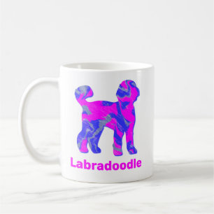 ラブラドゥードル犬のシルエット クレイジーホットピンク コーヒーマグカップ