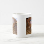 ラブラドルの黄色い子犬 コーヒーマグカップ (中央)