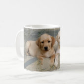 ラブラドル・レトリーバー犬のお母さんのマグの子犬 コーヒーマグカップ (正面左)