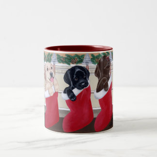 ラブラドル・レトリーバー犬の子犬のクリスマスの絵画 ツートーンマグカップ