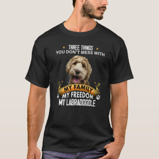 ラブラドードル犬と一緒に散らかさない3つの事 Tシャツ