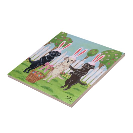 ラブラドールのイースターのウサギの絵を描くこと タイル (側面)