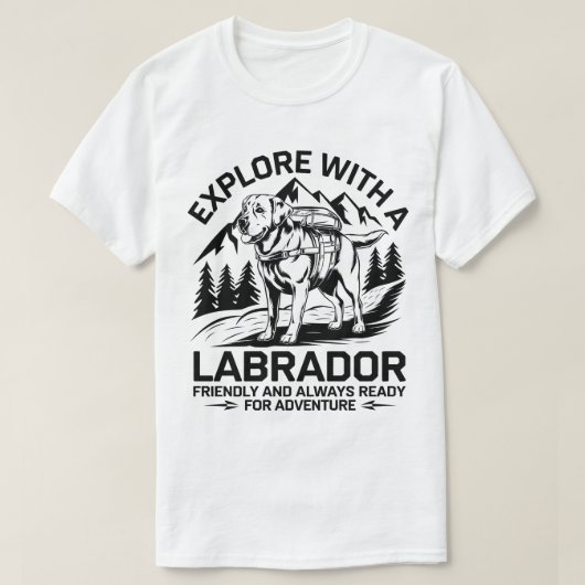 ラブラドールのハイキング犬の屋外引用グラフィック Tシャツ (デザイン正面)