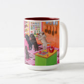 ラブラドールの台所パーティーの絵画 ツートーンマグカップ (正面右)