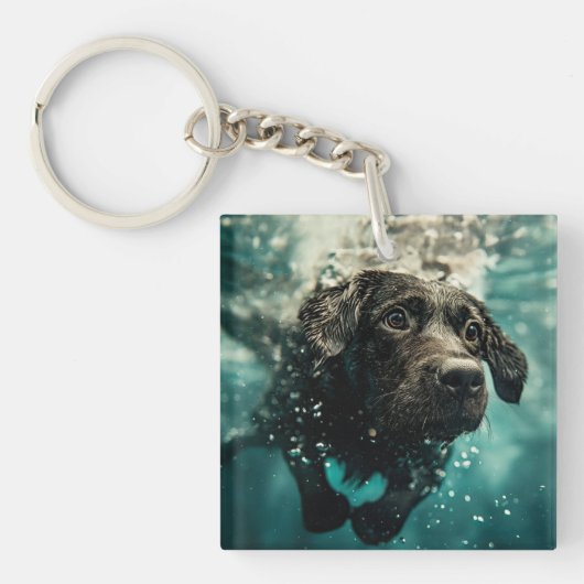 ラブラドールの子犬の水中デザイン キーホルダー (正面)