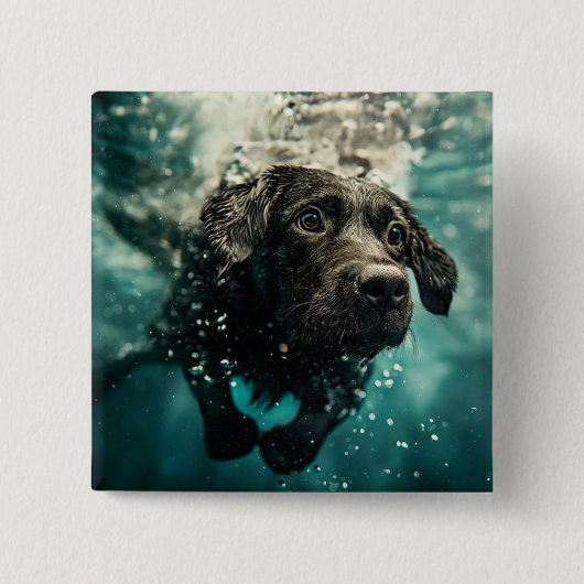 ラブラドールの子犬の水中デザイン 缶バッジ (正面)