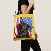 ラブラドールは愛らしいトート トートバッグ (クローズアップ)