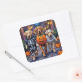 ラブラドールハロウィーンコスチュームでのトリックまたは治療 スクエアシール (封筒)