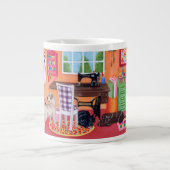 ラブラドールママの裁縫ルーム絵画 ジャンボコーヒーマグカップ (正面)