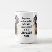 ラブラドールママ – Black Lab Dog Lover - Mothers Day コーヒーマグカップ (中央)