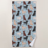 ラブラドールリトリバーの手と骨 ビーチタオル (正面)