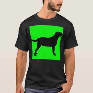 ラブラドールリトリバー緑の背景 Tシャツ
