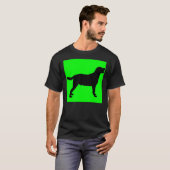 ラブラドールリトリバー緑の背景 Tシャツ (正面フル)