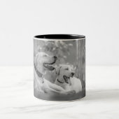 ラブラドールリラックス犬 ツートーンマグカップ (中央)