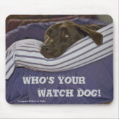 ラブラドールレトリバーをベッドに マウスパッド (正面)