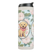 ラブラドールレトリバークラシック花の背景 タンブラー (回転左)