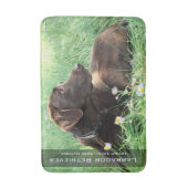 ラブラドールレトリバー草紫色の花 バスマット (正面縦)