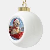 ラブラドール犬のソリで雪のクリスマス セラミックボールオーナメント (右)