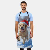 ラブラドール走ドッグの雪とクリスマスハット エプロン (着用した状態)