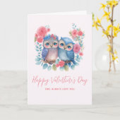 ラブラブのフクロウが木の枝に座るバレンタインデー カード (黄色い花)