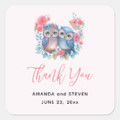 ラブラブのフクロウが枝に座って結婚式のお礼 スクエアシール (正面)