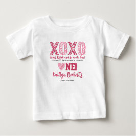 ラブリーなハグ＆キス バレンタインデー 1歳誕生日 ベビーTシャツ