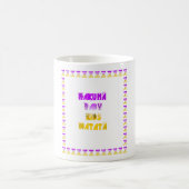 ラブリーパープルとイエローハクナマタタベビーキッズG コーヒーマグカップ (中央)