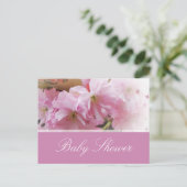 ラブリーピンクさくらんぼ花春ベビーシャワー インビテーションポストカード (スタンド正面)