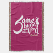 ラブリーホワイトマゼンタバニーパンタイポグラフィ スローブランケット (正面縦)