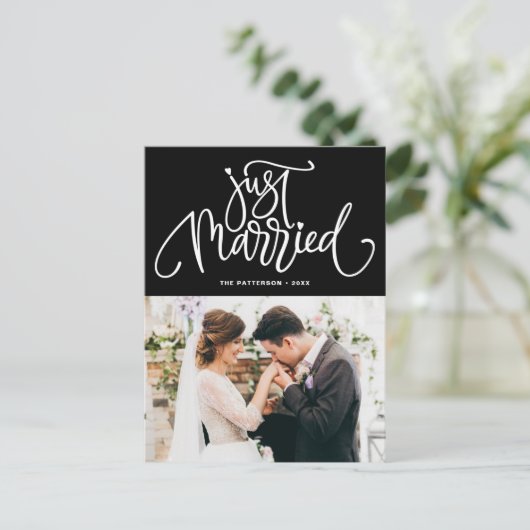 ラブリーレタリングブラックたった今結婚しましたフォト結婚ズ 案内ポストカード (スタンド正面)