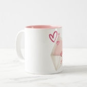 ラブレターマグ – ロマンチックな封筒&ピンクハートD ツートーンマグカップ (正面左)