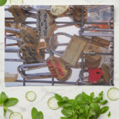 ラブロックとエッフェルタワー。パリ。フランス。 キッチンタオル (折り畳み)