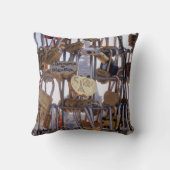 ラブロックとエッフェルタワー。パリ。フランス。 クッション (裏面)