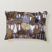 ラブロックとエッフェルタワー。パリ。フランス。ラウンド アクセントクッション (裏面)