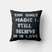 ラブ引用文白黒グラフィティ クッション (裏面)