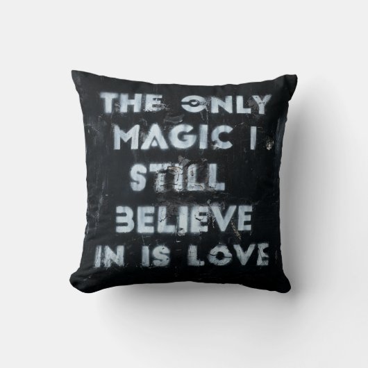 ラブ引用文白黒グラフィティ クッション (正面)