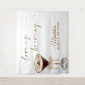 ラブ イズ ブリューイング ブライズ シャワー エスプレッソ マティーニ タペストリー (正面)