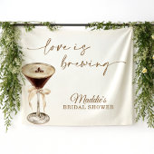 ラブ イズ ブリューイング ブライズ シャワー エスプレッソ マティーニ タペストリー