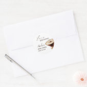 ラブ イズ ブリューピング エスプレッソ マティーニ ブライダル シャワー ラウンドシール (封筒)