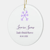 ラブ・イン・スノーのウェディングシャワー 紫の雪の結晶ステッカー セラミックオーナメント (左)