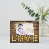 ラブ 灯付きの素朴な看板 フォト セーブ 日付 ポストカード (スタンド正面)