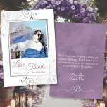 ラベファンシーンダーの愛感謝していと写真とノートズ結婚ーズ サンキューカード<br><div class="desc">この美しい結婚サンキューカードは、繊細なカールと渦巻きフェイクに囲まれた銀箔のフレームであなたの写真を特徴とする。タイトル書はラベエレガントル紫のスクリプトのレタリングとラベンダーの下にあなたの名前を持つ愛と愛。背面にはロマンチックなリンクハートグラフィックとノートと署名のための部屋とマーリングされた軽カスタムい紫色の背景がある。あなたの家族感謝していと友人に対する来あなたの愛と支結婚援のための素晴らしい方法。</div>