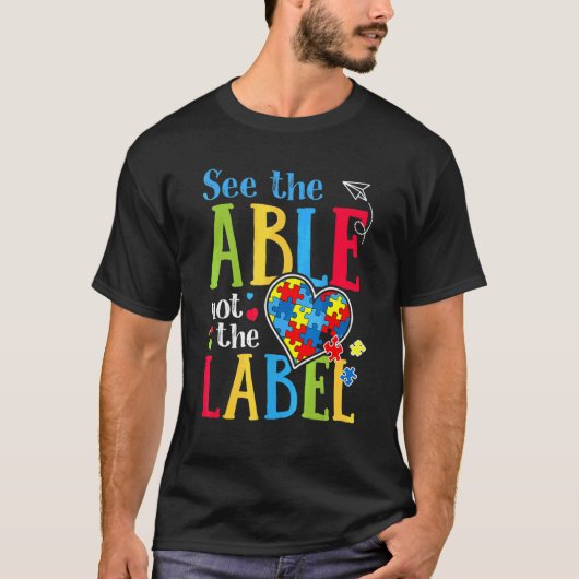 ラベルではなく能力を見て 自閉症パズル 愛を聞いて Tシャツ (正面)