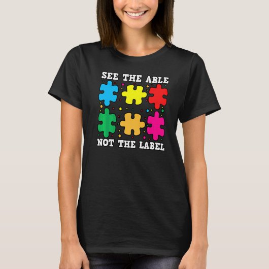 ラベルではなく能力を見よ パズル 自閉症啓発 Tシャツ (正面)